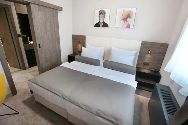 جناح بسرير مزدوج بإطلالة على المتنزه بشرفة مع أريكة، Hotel Milenij 2/2