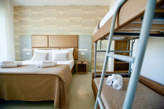 غرفة بانورامية رباعية بسرير مزدوج وسرير بطابقين بشرفة بغرفة نوم واحدة، Hotel Maestri 2/8