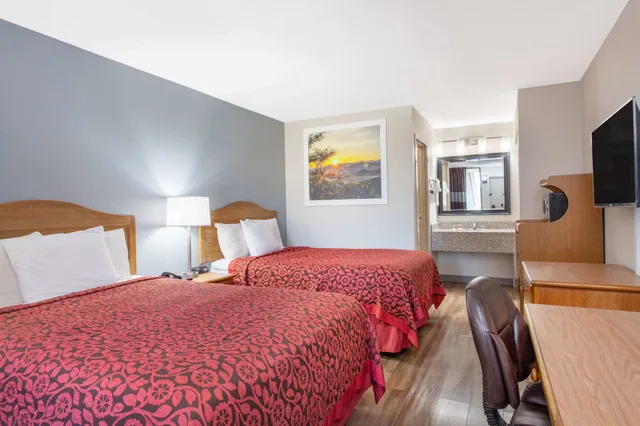 غرفة بسريرين مزدوجين، Days Inn by Wyndham Clinton Laurens I-26 1/3