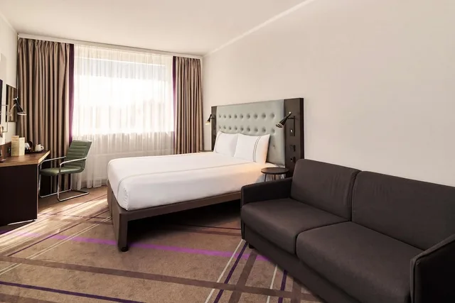 غرفة قياسية بسرير مزدوج أو سريرين منفصلين، Premier Inn Saarbrucken City Centre 4/8