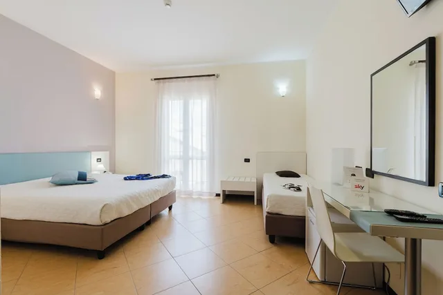غرفة ثلاثية بثلاثة أسرّة، Cerri Hotel 4/8