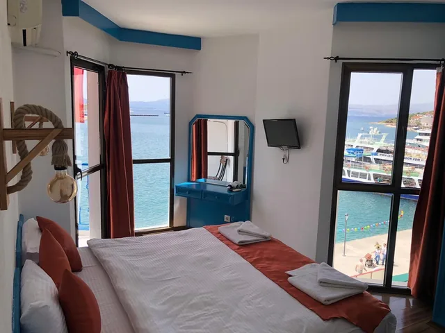 غرفة قياسية بسرير كينج بإطلالة على البحر، Marin Hotel 8/10