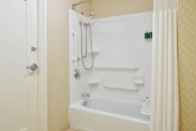 استوديو بسرير كينج مع أريكة لذوي الإعاقة، RESIDENCE INN BY MARRIOTT PORTLAND DOWNTOWN WATERFRONT 6/7