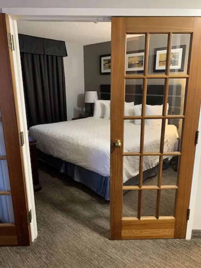 1 Bedroom, Drive Up, Suite، Travelodge Hotel Sudbury 2/4