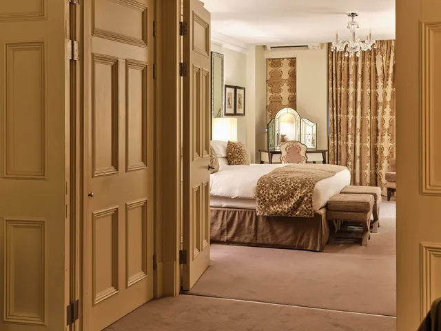 1 Bedroom, Semi Basement, Apartment, Double Bed, Large, Ground Floor, The Apartments by The Sloane Club 3/8