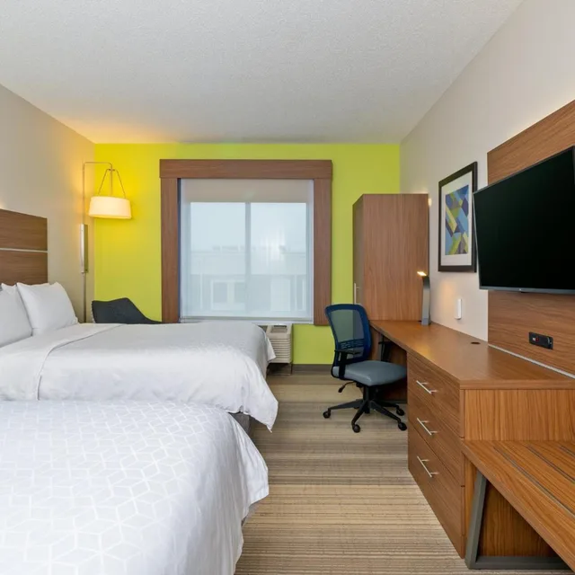 غرفة بسريرين مزدوجين لذوي الإعاقة، Holiday Inn Express Hotel & Suites Woodbridge 7/10