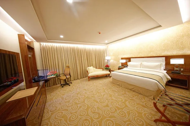 Premier, King Bed, Royal Swiss Lahore 1/4