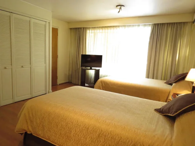 Standard, Twin Beds, Diego Velasquez 4/6
