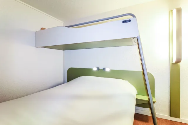 غرفة ثلاثية بسرير مزدوج وسرير بطابقين، Ibis Budget Hyeres Centre Ville 4/7