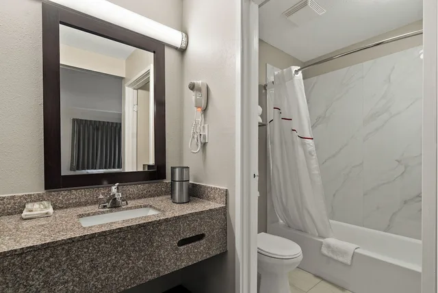 غرفة قياسية بسريرين مزدوجين للمدخنين، Red Roof Inn Suites Spartanburg I 85 6/8
