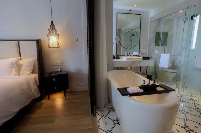 Junior Suite, King Bed, 2 Golf Course View، Montgomerie Links Hotel & Villas 5/7
