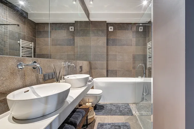 شقة فاخرة بسرير كوين بإطلالة على النهر بغرفتي نوم، Vilnius Apartments & Suites Gedimino Ave 4/4