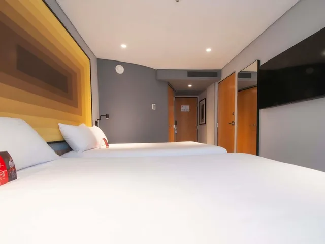 Room, 2 Double Beds, Ibis Monterrey Aeropuerto 1/10