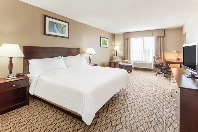 غرفة قياسية بسرير كينج مع أريكة، Holiday Inn Express Charles Town 1/3