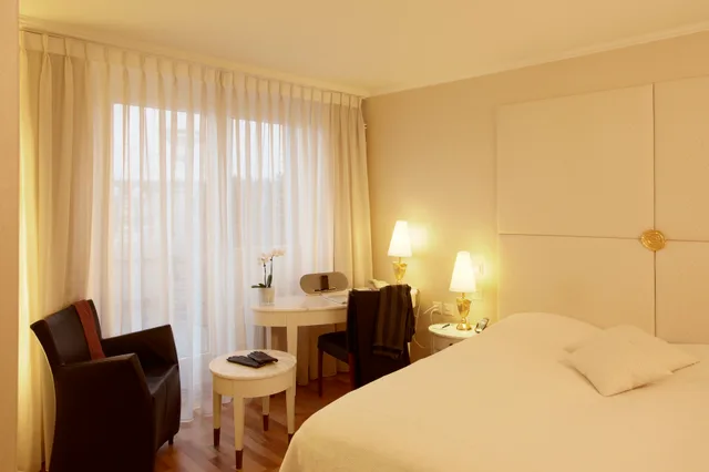 غرفة بسرير مزدوج بإطلالة على النهر، Hotel des Balances 4/6