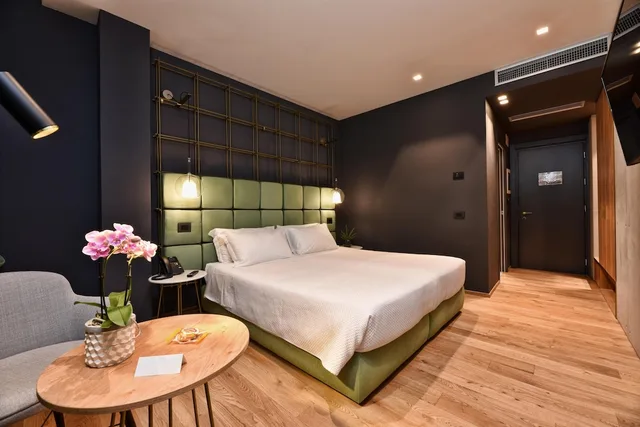 غرفة كومفورت بسرير كوين بإطلالة على القناة، Hotel Maison Ducal 2/3