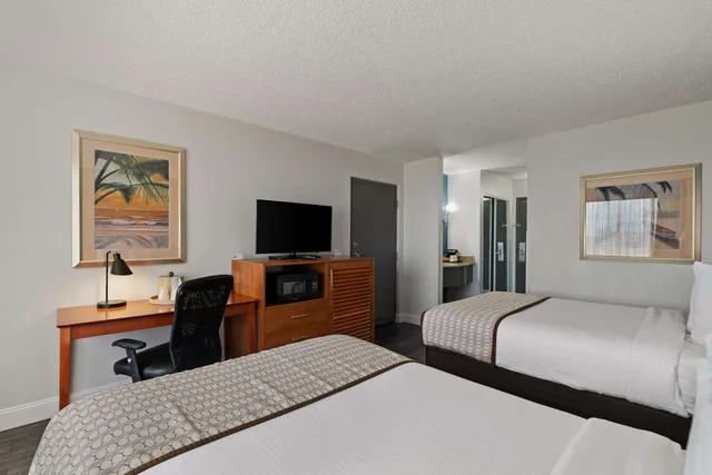 غرفة بسريرين مزدوجين بإطلالة، Best Western Orlando Gateway Hotel 1/4