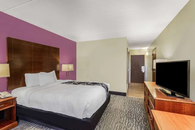 غرفة بسرير كوين لذوي الإعاقة، La Quinta Inn By Wyndham Binghamton Johnson City 2/6