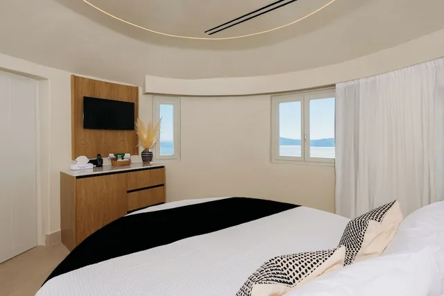 Mini, Suite, Quadruple, Queen Bed, Caldera View, Sofa, Plunge Pool, Rocabella Deluxe Suites And Spa 7/10