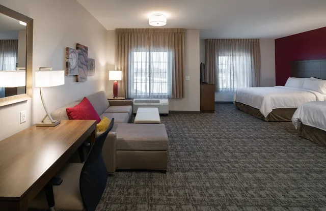 جناح استوديو بسريرين كوين بمطبخ، Staybridge Suites Phoenix Biltmore Area 1/4