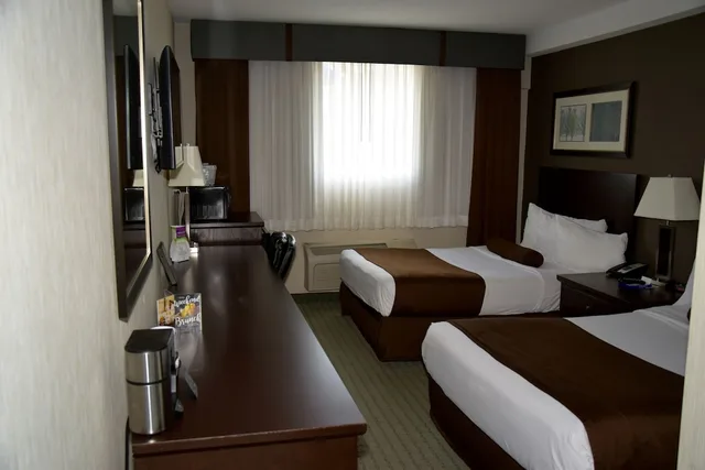 Coast, Comfort, 2 Double Beds، Coast Lethbridge Hotel and Conference Centre 7/10