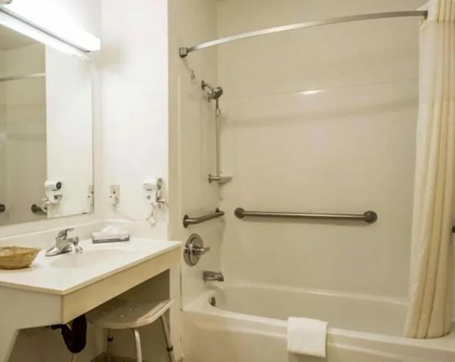 Room, 2 Double Beds, Accessible, Rodeway Inn Watsonville 2/2