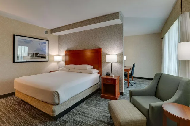 غرفة ديلوكس بسرير كينج، Drury Inn and Suites Kansas City Independence 3/4