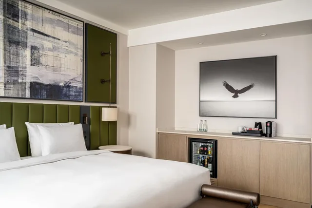 غرفة بريميوم بشرفة، Radisson Blu Leogrand Hotel 1/4
