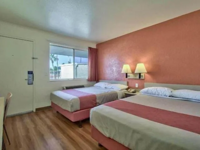 غرفة بسريرين مزدوجين للمدخنين، Motel6 Youngtown, AZ - Phoenix - Sun City 1/4