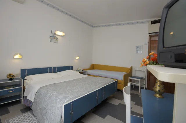 غرفة رباعية، Victory Hotel 3/5