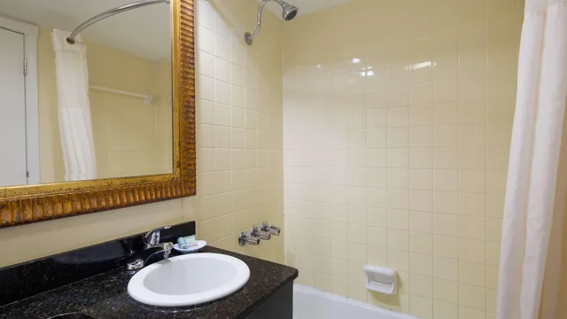 غرفة بسرير كينج، Best Western Ocean Sands Beach Resort 4/5