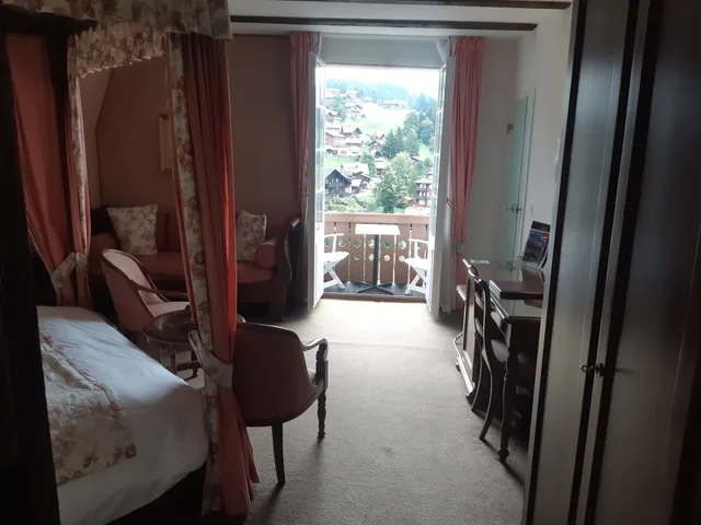Deluxe, Double Bed, West View, South Wing، Hotel Regina Wengen 3/8