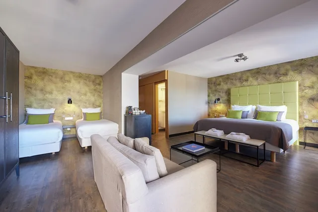 1 Bedroom, Family Suite, Queen and Twin Beds, Balcony, Hotel Saint Aygulf 2/7