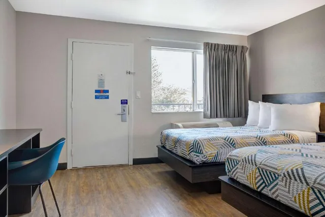 2 Full Beds - Non-Smoking, Micfridge، Motel6 Carson City, NV 2/5