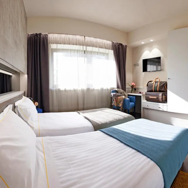 غرفة سوبيريور بسرير فردي، Albavilla Hotel and Co 1/2