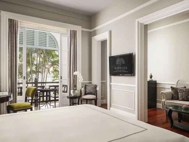 Colonial, Suite, King Bed, Raffles Hotel Le Royal 7/10