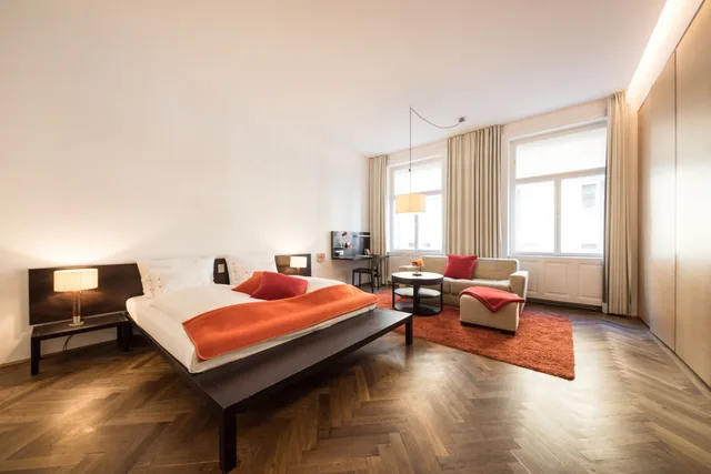 Queen Bed, Sofa, Xl، Hollmann Beletage Design and Boutique 4/10