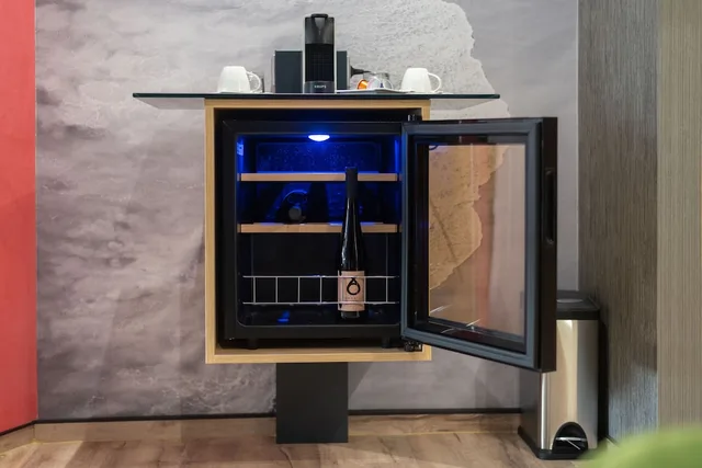 Onyx Luxury، Sarvar 4/50