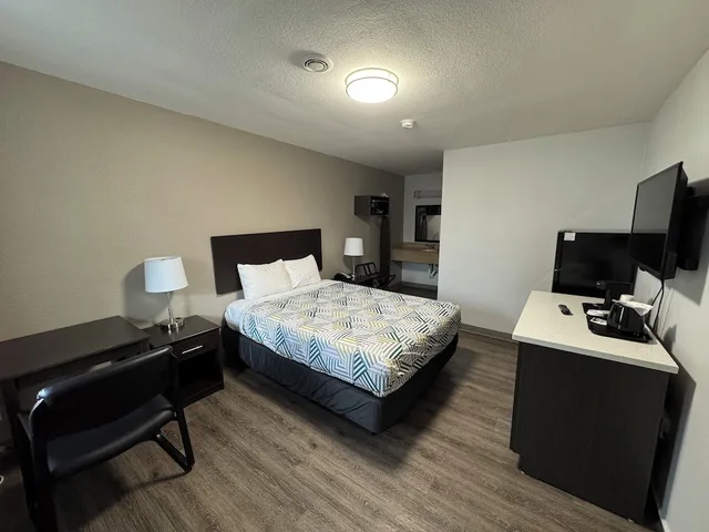 غرفة قياسية بسرير كوين، Studio6 Suites Vancouver, WA - Waterfront 1/5