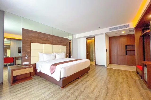 Deluxe, King Bed, Asialink Hotel By Prasanthi 8/10