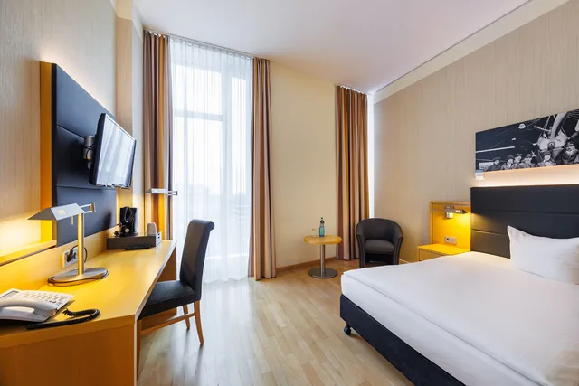 غرفة تنفيذية مفردة بسرير مزدوج، Airporthotel Berlin Adlershof 1/4