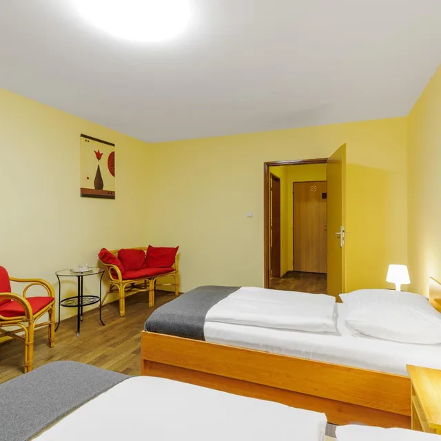 غرفة رباعية بسرير فردي، Stary Pivovar Hotel 2/10