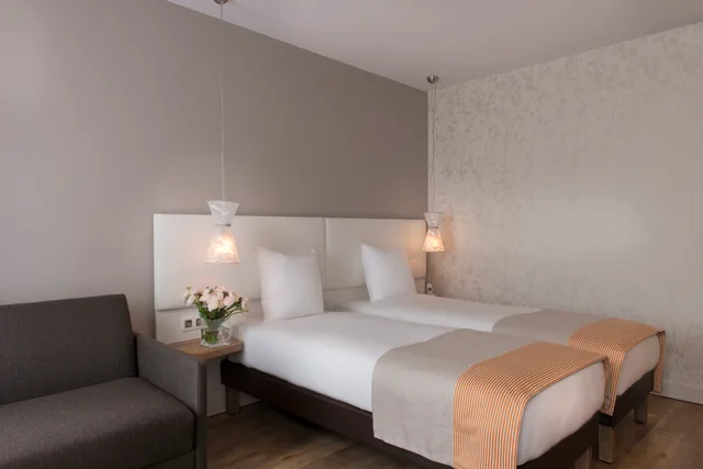Premium, Triple, Hotel Magenta 38 by Happyculture 3/6