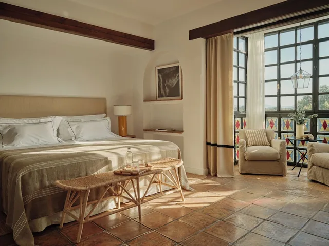 غرفة جونيور بسرير كينج، La Bobadilla, a Royal Hideaway Hotel 3/10