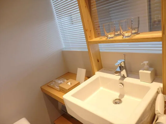 غرفة ركنية بسريرين منفصلين بإطلالة على البحر، Hotel Locus 2/4