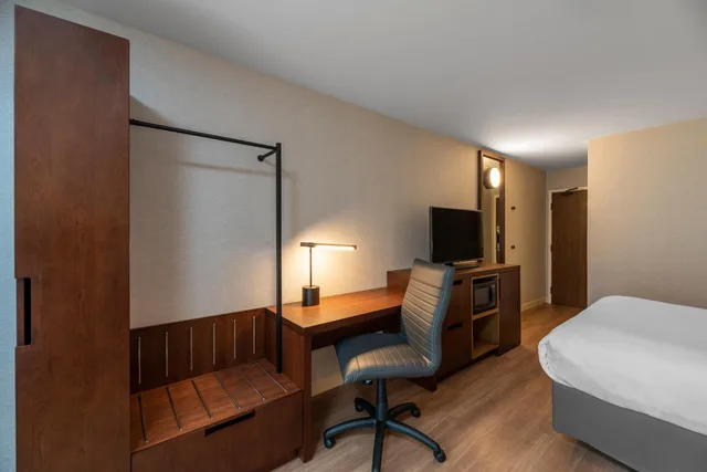 غرفة سوبيريور بسرير كينج، Comfort Inn Cambridge - Highway 401 10/10