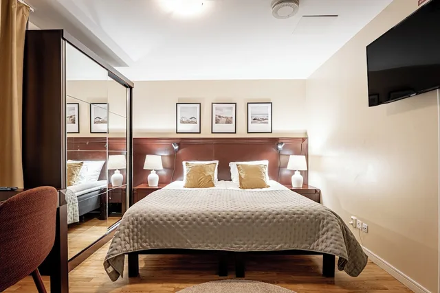 Atrium, Medium, Queen Bed، Injoy Premium Solna 9/10