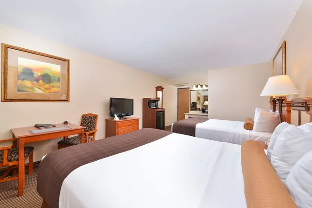 Standard, 2 Queen Beds, Pool Side، Revel Hotel Minot, SureStay Collection by Best Western 7/10