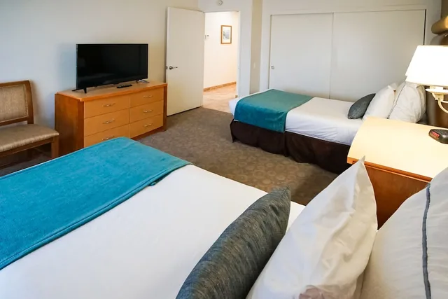 2 Bedrooms, King and Twin Beds, Sofa, Kitchen, Desert Breezes Resort 6/10