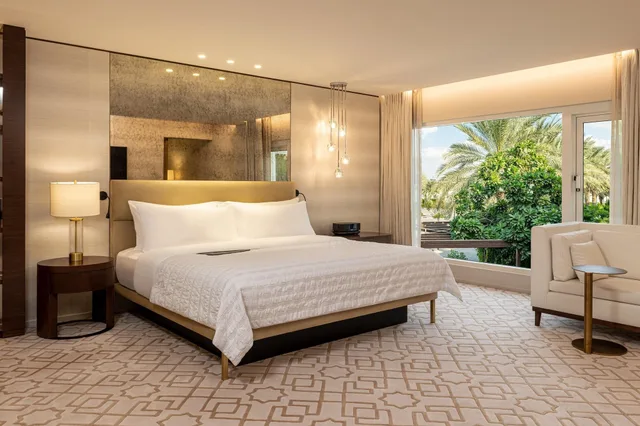 Premium, Suite, Le Meridien Dubai Hotel and Conference Centre 2/8